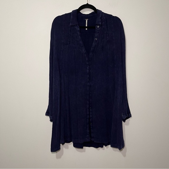 Free People women's navy crinkle long sleeve button down oversized top in XS - Picture 1 of 9